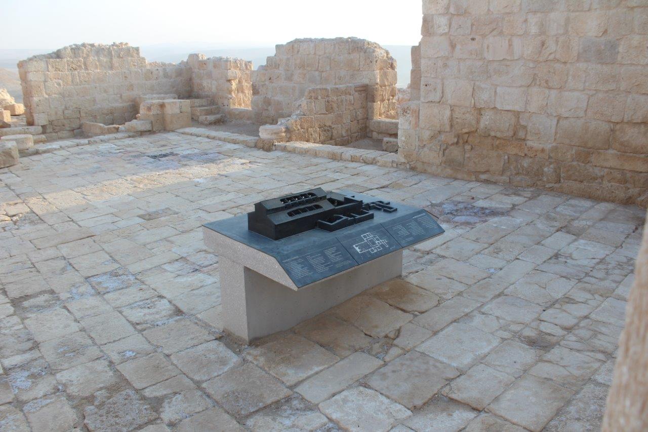 עיצוב: עפר קוטלר